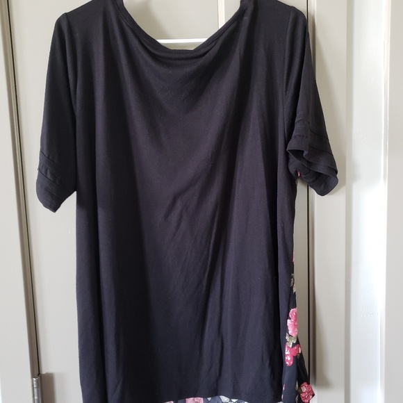 Torrid REBEL top size 1x Great Condition! - Picture 3 of 3